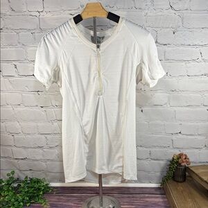 Athleta Pacífica UPF Top White Short Sleeve Tee with back zipper pocket